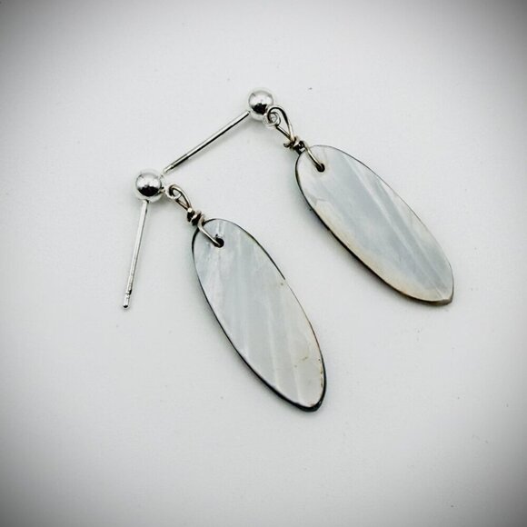 Vintage Inlay Feather Earrings – Shell, Onyx, Coral & Turquoise – 1.5" (4g) - Picture 3 of 3